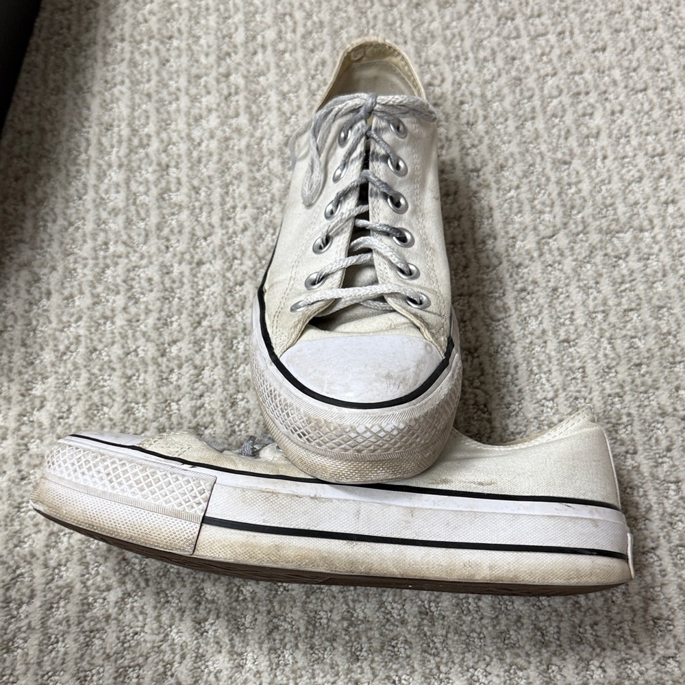 Converse All-Star women, size 9, black and white, lift platform canvas sneaker
